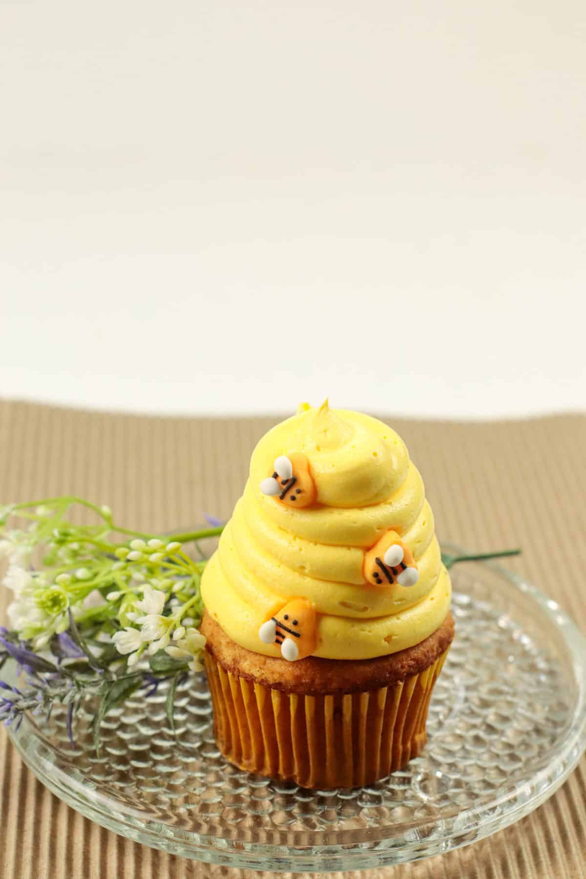 Honey Bee ‘Winnie The Pooh’ Cupcakes Magically Allergy Friendly — free download